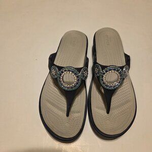 CROCS Sanrah Diamante Women Turquoise Jeweled Thong Blue Wedge Sandals size 8